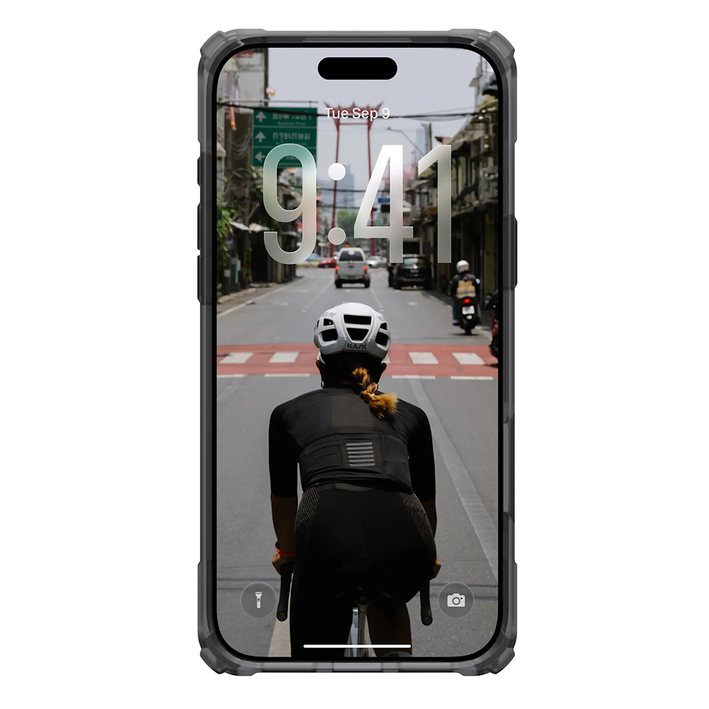 Utilizare husă UAG Plasma XTE MagSafe iPhone 17 Pro Max